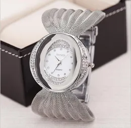 Nyaste ankomst Lyxiga damer Armbandsur Eliptical Dial Wide Silver Mesh Armband Watch Womens Fashion Watches Quartz Armbandsur