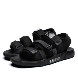 Original Sport Sandals Män HotSale Kvinnor Tofflor Lady Gentlemen Sandy Beach Skor Andas och Lätt