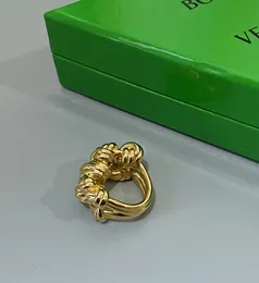 Yüzükler Bottega Yıldızları Aynı Twist Ring Seation Seat Light Lüks Moda Modeli Marka Allmatch Erkek ve Kadın Mücevher Aksesuarları