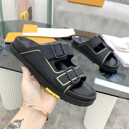 (Ayakkabı Kutusu ile) Tasarımcı Ayakkabı Trainer Katır Süet Buzağı Deri Terlik Esnek Mikro Taban İki Geniş Ayarlanabilir Sapanlar Mix Malzemeleri Anatomik Aslan Sneakers Unisex 46