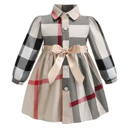 Baby Girls Dress Designer Shirt Collar Long Sleeve Bow Plaid Barnklänning British Style Cotton Princess Frock