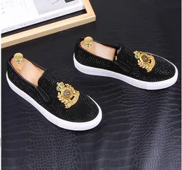 Lyxig maskros spikar platta läder skor rhinestone mode män broderi loafer klänning skor rökare avslappnad sko EUR Storlek: 38-43