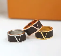 2021 Rostfritt stålband Ringar Kvinnor Mode Designers Flower Leather Letter Ring Mens Smycken Storlek 6-9