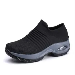 2022 Stor storlek Kvinnors Skor Air Kudde Flyga Stickning Sneakers Over-Toe Shos Fashion Casual Socks Shoe WM1023
