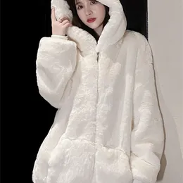 Lautaro冬のふわふわの暖かい柔らかい白い特大のFauxの毛皮のジャケットの女性長袖ブラックジッパーアップファックスファースウェットシャツ韓国のパーカー210927