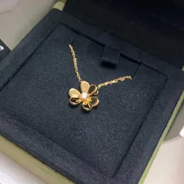 Европейская мода Предметы роскоши Золото Lucky Grass Ожерелье для женщин Стерлинговое серебро S925 Изысканная сладкая романтическая фея Платина