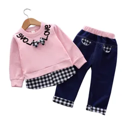 赤ちゃんの女の子の服は春と秋のコットンスーツ0-4歳の女の子の格子縞の手紙プリントセーター幼児の服2ピーススーツ