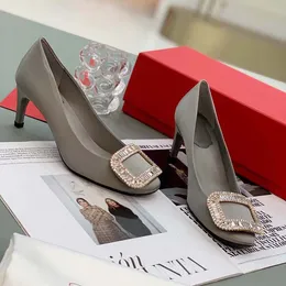 Scarpe firmate moda sandali da donna tacchi alti con fibbia in cristallo a punta, adatto a vari luoghi all'aperto di matrimoni in hotel