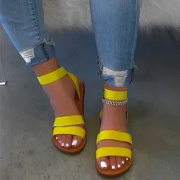 Kvinnor casual sandaler sommarskor damer elastiska band glida på plus storlek kvinna skor strand komfort kvinnlig mode 2021 ny y0721