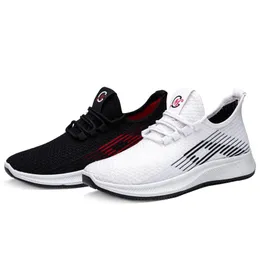 2021 Męskie trampki Siatki Casual Shoes Buty Lakierowe Mężczyźni Lekkie Wygodne Oddychające Sneakers Walking Zapatillas Hombre