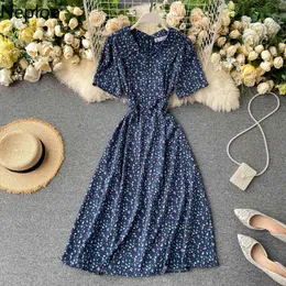 NEPLOE Kwiatowy Sukienka Kobiety Francuski V Neck Krótki Rękaw Kobiecy Suknie Summer Casual Lace Up Slim Waist Ladies Vestidos 1C289 210423