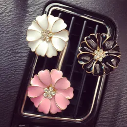 Bilparfymklämma Hem Essential Oljediffusor Lukt dofter Outlet Locket Rhinestone Daisy Flower Auto Air Freshener Konditionering Ventil Klipp Aromaterapi Dekor