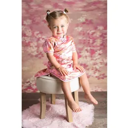 牡丹ピンクの赤ちゃんガールドレスかわいい幼児の幼児の服のドレス誕生日ギフト中国のチパオ子供QIPAO Pettiskirt 210413