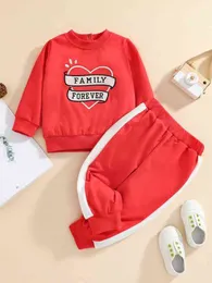아기 심장 및 편지 자수 스웨터 스웨터 대조 측면 솔기 스웨트 팬츠