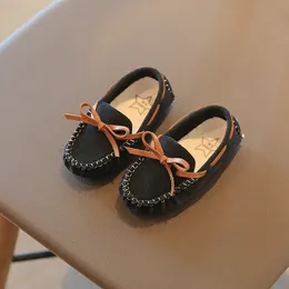 Nya barn klär skor svarta lägenheter brittisk stil loafers pojkar äkta läderskor student barn mockasins