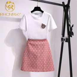 Conjuntos de moda de verano para mujer, camisetas blancas de manga corta con diamantes rebordeados + faldas rosas Jacquard, trajes para estudiantes 210506