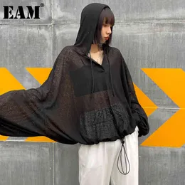 [EAM]女性ブラックビッグサイズガーゼの視点弾性バンドTシャツフード付き長袖ファッション春夏1DD6557 210512