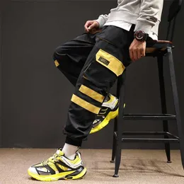 Хип-хоп черный карандаш брюки мужчины грузовые брюки уличные мужские карманы Harem joggers весна мода мужская рубчашка ленты 211201