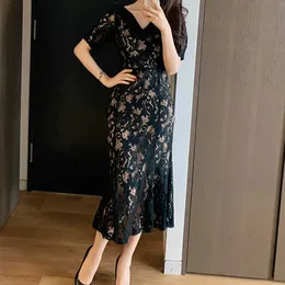 Koreansk stil Elegant Temperament V-Neck Slim Mid-Length Lace Bag Hip Fishtail Dress 210531
