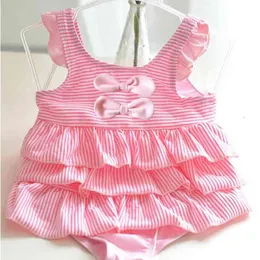 Słodkie dziewczynki Latać Rękaw Ruffels Swimsuit Dzieci Fine Stripes Princess Swimwear 210529