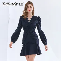 TWOTWINSTYLE Sexy Meerjungfrau Kleid Für Frauen V-ausschnitt Laterne Langarm Hohe Taille Patchwork Applikationen Designer Kleider Weibliche 210517