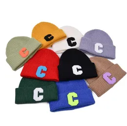 19色の冬の屋外のカップル帽子キャンディーカラーキャップファッション春のスポーツビーニーカジュアルな手紙Cブランドニットヒップホップ帽子