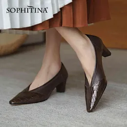 SOPHITINA Women High-heeled Shoes Retro Stone Pattern V-mouth Shoes Small Square Toe Stitching Leather Mature Female Pumps AO325 210513