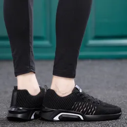 Высококачественное прибытие мужские спортивные кроссовки для женской кроссовки мода черные белые белые бегуны на открытом воздухе. Размер 39-44 WY10-1703