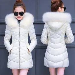 女性の冬のジャケットコートダウンコットンフード付きパーカーフェミニナの暖かいoutwear fauxの毛皮の襟のプラスサイズLong A82904 211013