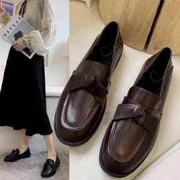 ドレスシューズLente Herfst Vrowen Loafers Bowtie Slip Op Platte Schoenen Vrouw Flats Lederen Lui Schoen Zwart Dames Boot Schoen Pluche Warm 8897N 220309