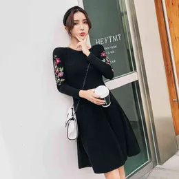 COMELSEXY Moda Sonbahar Ve Kış Kazak Elbiseleri Yüksek Kalite Işlemeli Çiçekler Uzun Kollu Sıcak Elbise Vestidolar 210515