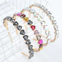 2021 Fashion Alloy Inlaid Love Heart Shaped Rhinestones Headbands Elegant Temperament Ladies Headband Hair Accessories