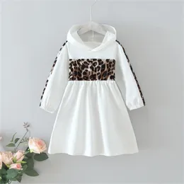 Höstflickor Barnkläder European American Style Långärmad Leopard Print Stitching Sweater Klänningar för Girl 210625