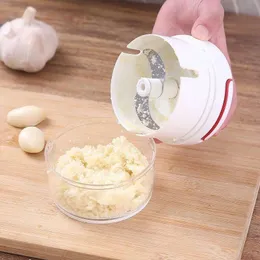 Mini Garlic Crusher Manual Dragsträng Grader Grinder Verktyg Gadgets för kökstillbehör Grönsaker Cutter Housewares Chopper 20220223 Q2