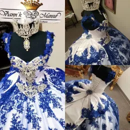 Royal Blue and White Quinceanera Dresses Straps Satin Lace Applique Pärlad prom Ball Glows Custom Made Vestidos Formell Evening Wear Corset Back Crystals