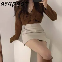 Asapgot Chic Kore Slim V Boyun Büküm Seksi Örme Kazak Vintage Yüksek Bel Mini Etekler Iki Parçalı Set Moda Giysileri Rahat 210429