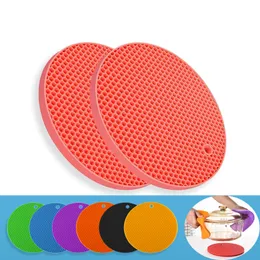 18cm/7.1inch Thickening Round Heat Resistant Silicone Mat Drink Cup Coasters Anti slip Pot Holder Honeycomb Microwave Oven Mats Table Placemat TR0048