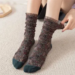 Ethnic Harajuku Retro Women Socks Japanese Style Lacework Frilly Ruffle Socks Lady Girls Vintage Kawaii Cute Loose Long Socks 211221