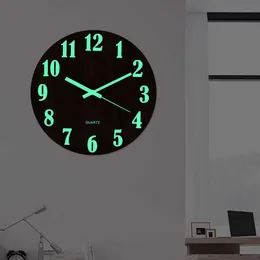 Lysande väggklocka med nattljus Trä Silent Klockor DIY Hängande Digitala Väggklockor För Vardagsrum Sovrum Väggkonst Dekor 210930