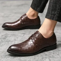 Fashio Black Brown Weave Mönster Oxfords för Män 2021 Brittiska Eleganta Party Bröllop Skor Man Semi-Formell Footwear Size 38-44