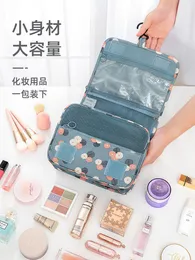 Opbergdoos voor reisartikelen levert een make-uptas met grote capaciteit