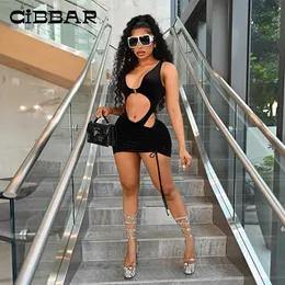 CIBBAR Derin V Boyun Halter Iki Parçalı Set Kadınlar Oymak Bodysuit + DSTRING Mini Etek Katı Ince Seksi Moda Clubwear Kıyafetler X0709