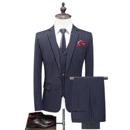 Super Business Men Suit 3 قطع مجموعة أزياء مخططة رمادي العريس فستان الزفاف الرجال بدلات غير رسمية ذكية