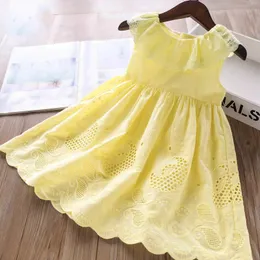 Ruffled Round Neck Girl Dress Summer Bez Rękawów Haft Hollow Lace Sweet Princess Bankiet Dla 2-6y 210515