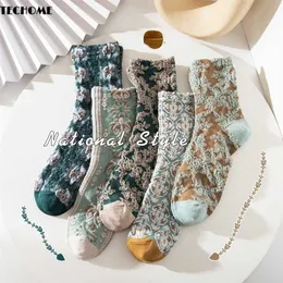 5Pairs/set Fashion European and American Street Socks Women's Vintage Mid Tube Spring Retro Floral Court 3D 211221