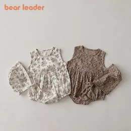 Niedźwiedź Lider Niemowlę Dziewczynka Kwiatowe Pajacyki Letnie Born Girls Casual Flowers Bodysuits Rękawicowy Kombinezon z kapeluszem 210708