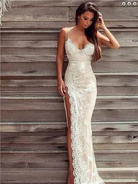 Seksowne sukienki ślubne z wysokim szczeliną z paskami spaghetti w białej koronkowej aplikacji szampan satynowy satynowa plaża bez pleców suknia nośna