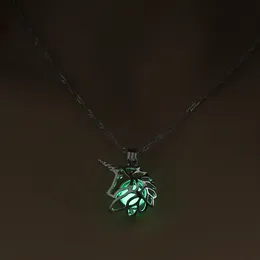 تحديث Luminous Locinet Unicorn Necklace Hollow Animal Clow في القلادات المظلمة للنساء الأطفال المجوهرات أزياء ويل و Sandy