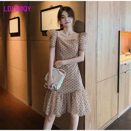 LDYRWQY summer polka-dot bubble sleeve French square collar slim fishtail dress holiday beach Knee-Length Office Lady 210416
