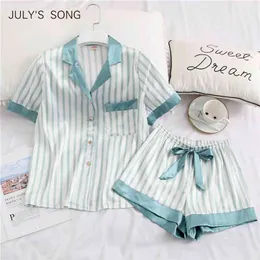 7月の歌の女性Pajamasセット2個の縞ストライプのフェイクシルクパジャミースーツかわいいシンプルなカジュアルな寝室の半袖ショーツ女性210831